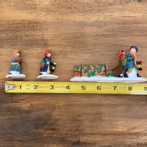 Dept 56 Bringing Home The Yule Log Figurine Set Christmas Village #5558-1 - Picture 5 of 8